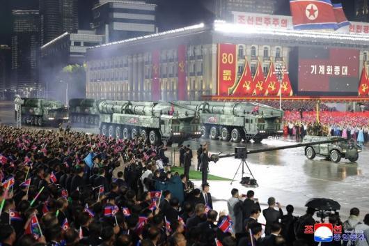 风暴娱乐官方：这次朝鲜阅兵都有哪些重装备？